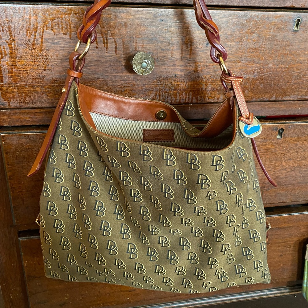 Dooney and Bourke shoulder bag - Picture 2 of 2